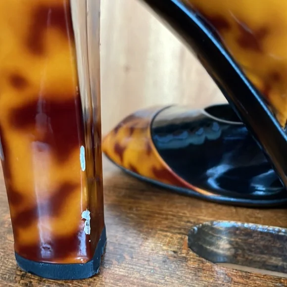 Gucci Vernice Tartaruga Peep Toe Animal Print Black Pump Heels, Size 8.5B - Picture 13 of 16